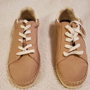Universal Threads tan  sneakers.  Size 10. In good condition